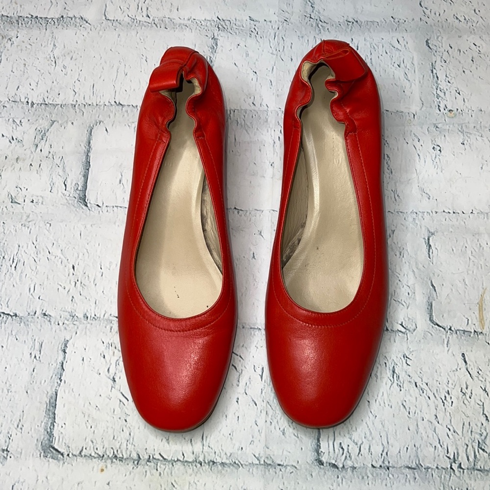 🔹 Everlane Italian leather Day Heel